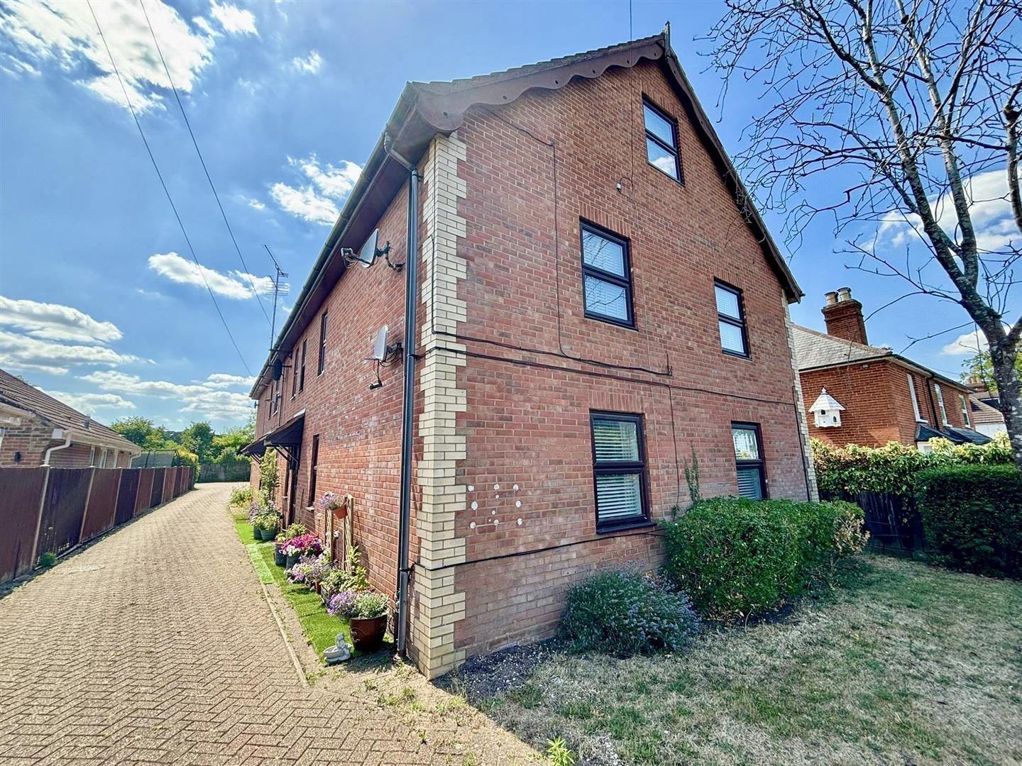 Reading Road South, Church Crookham